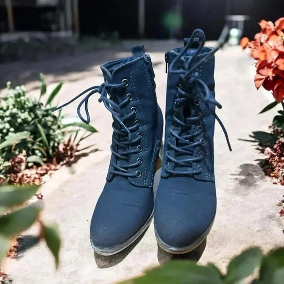 073 JustFab | EUC Navy Blue Lace Up Ankle Boots Block Heel (size 6,5) - Picture 4 of 13